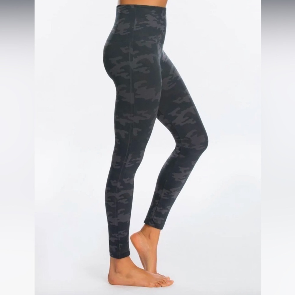 SPANX Look At Me Now High-Rise Black Camo Leggings Size Medium NWT #20344R